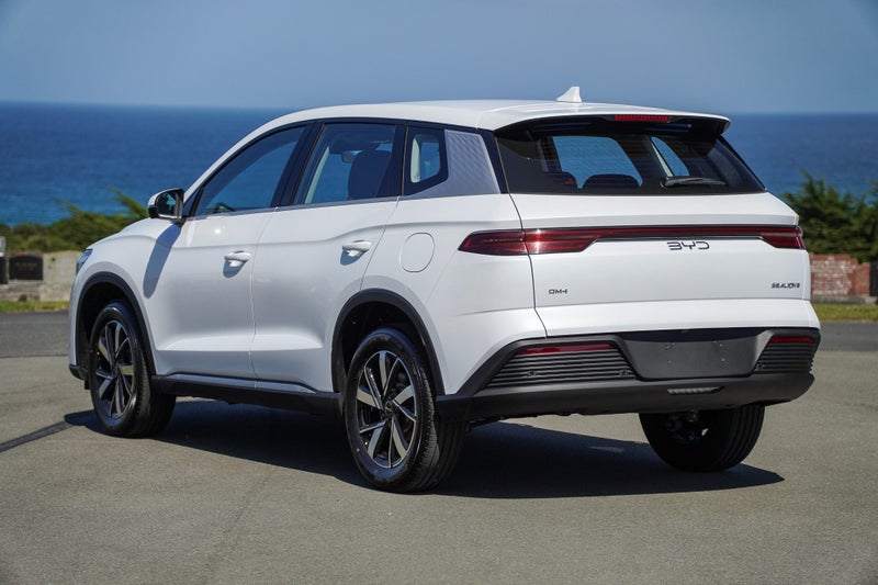 2026 BYD Sealion 5 Essential Phev Suv image 3