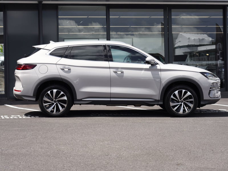 2026 BYD Sealion 6 Dynamic Extended PHEV image 3