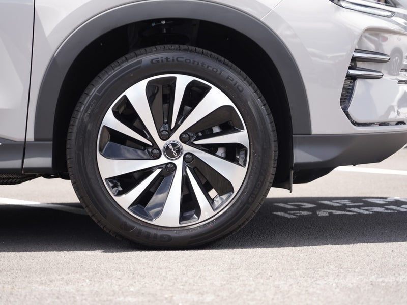 2026 BYD Sealion 6 Dynamic Extended PHEV image 5