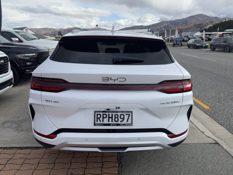 2026 BYD Sealion 6 Premium Extended AWD PHEV image 5