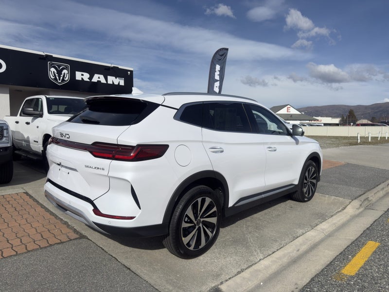 2026 BYD Sealion 6 Premium Extended AWD PHEV image 4