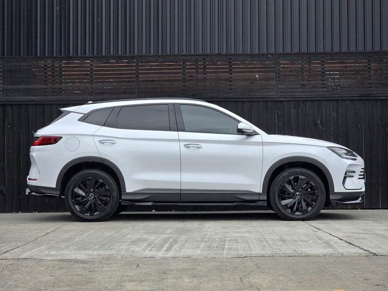2026 BYD Sealion 6 Premium Extended Black Edition image 2