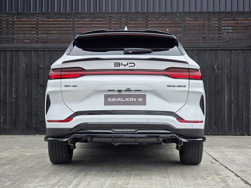 2026 BYD Sealion 6 Premium Extended Black Edition image 4
