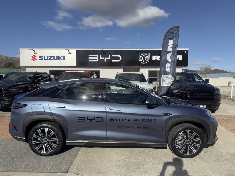 2026 BYD Sealion 7 Premium 2WD EV image 3