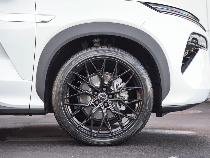 2026 BYD Sealion 8 DM-I Dynamic FWD image 3