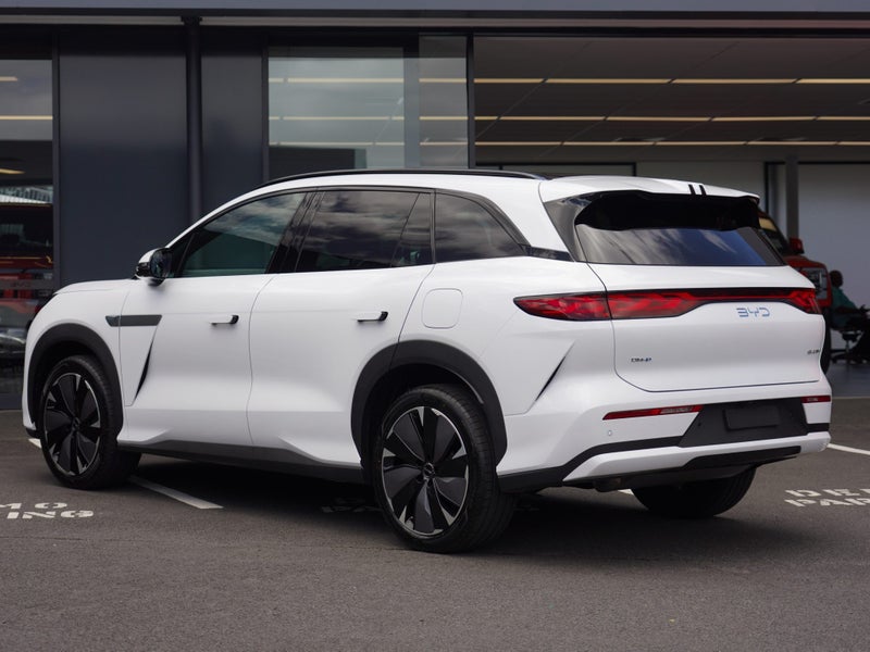 2026 BYD Sealion 8 DM-P Dynamic AWD image 2