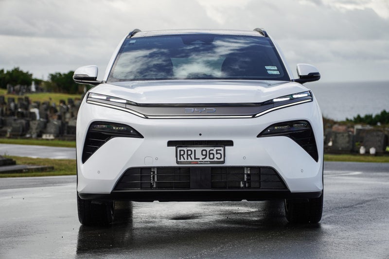 2026 BYD Sealion 8 Dm-P Premium Awd image 4