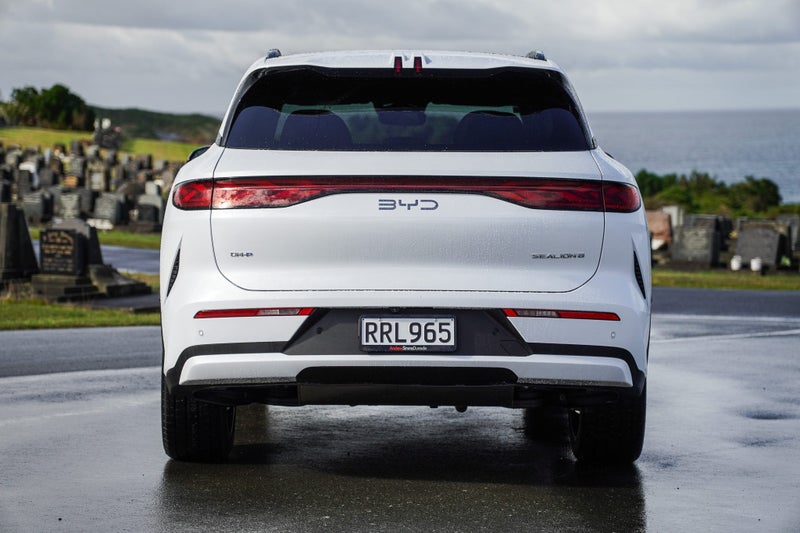 2026 BYD Sealion 8 Dm-P Premium Awd image 5