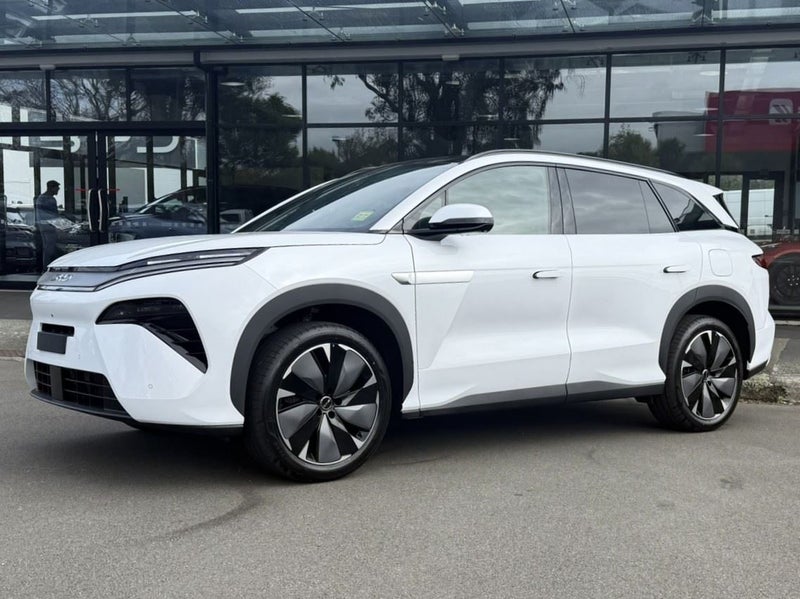 2026 BYD Sealion 8 DM-p Premium AWD image 3