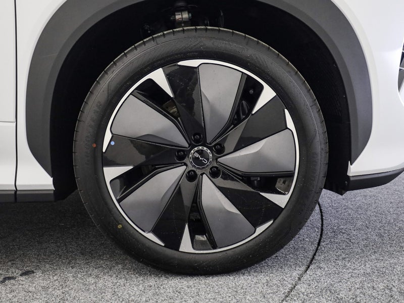 2026 BYD Sealion 8 Dm-P Premium Awd image 3