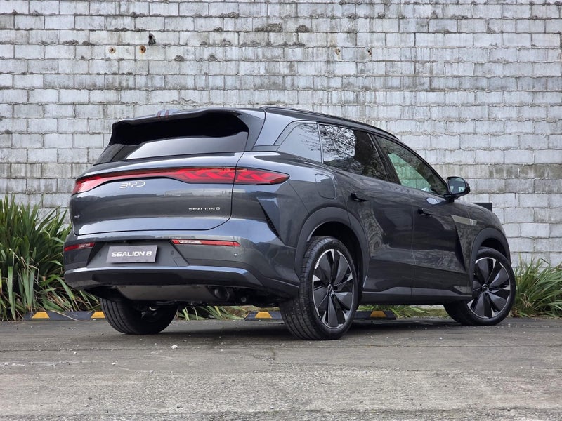 2026 BYD Sealion 8 Dm-P Premium Awd image 3