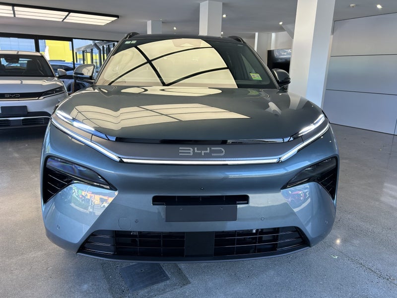 2026 BYD Sealion 8 DM-P Premium AWD image 2