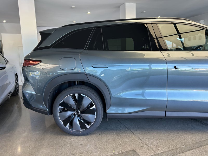 2026 BYD Sealion 8 DM-P Premium AWD image 4