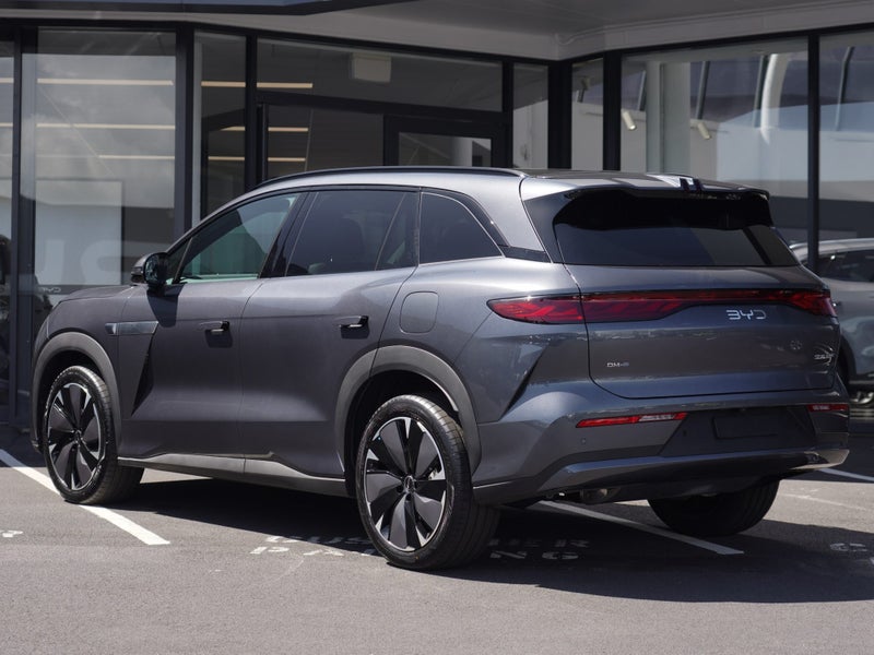 2026 BYD Sealion 8 DM-P Premium AWD image 3
