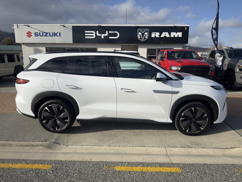 2026 BYD Sealion 8 Dynamic AWD image 3