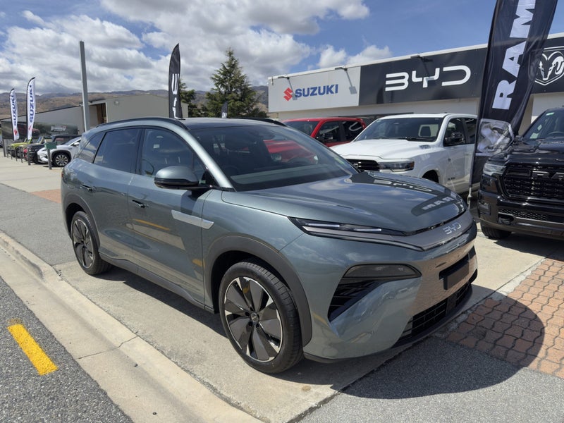 2026 BYD Sealion 8 Dynamic AWD image 2