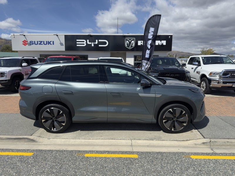 2026 BYD Sealion 8 Dynamic AWD image 3