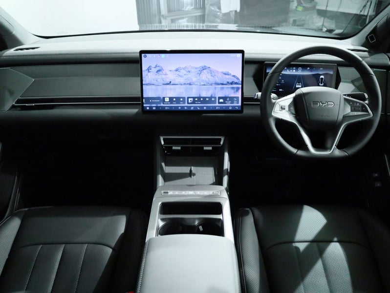 2026 BYD Sealion 8 Dynamic AWD PHEV image 3