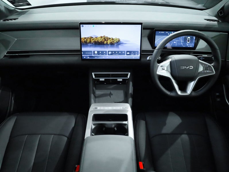 2026 BYD Sealion 8 Dynamic AWD PHEV image 3