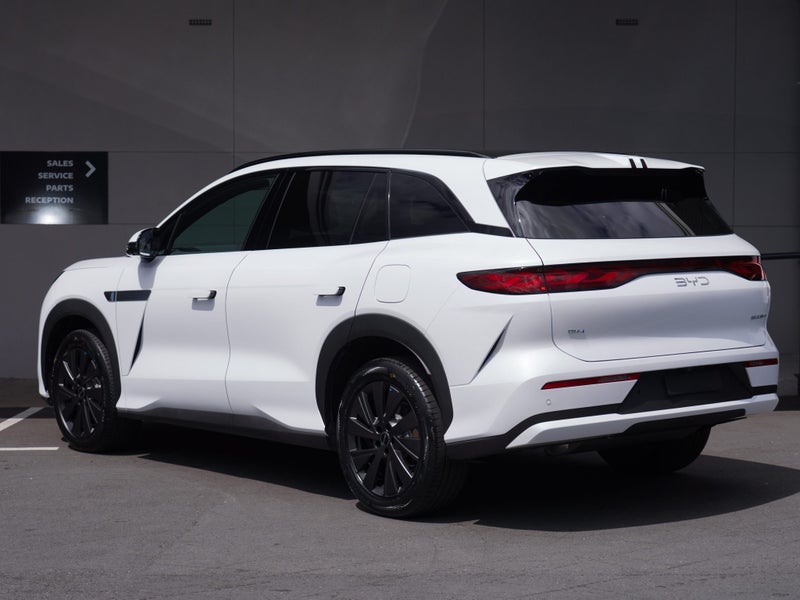 2026 BYD Sealion 8 Dynamic FWD 7-Seater Super H... image 3