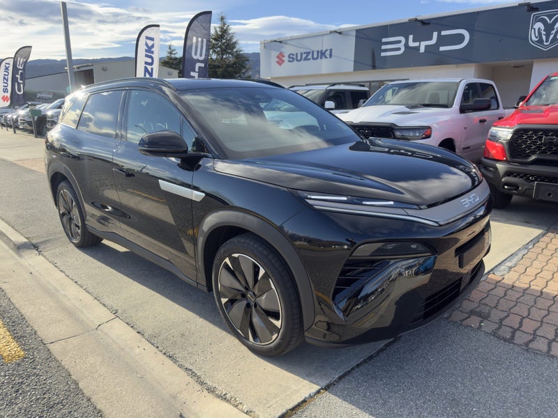 2026 BYD Sealion 8 Premium AWD image 2