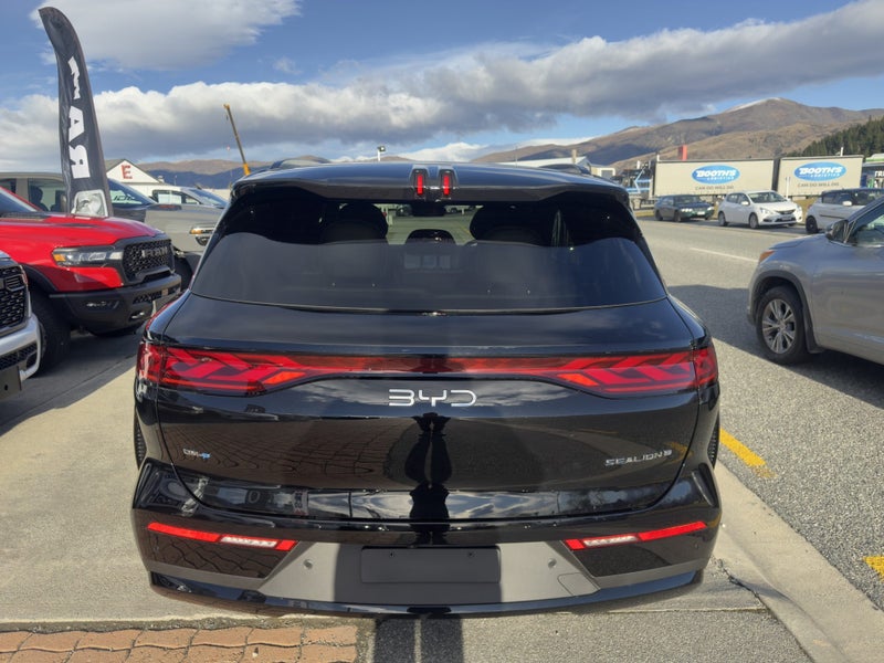 2026 BYD Sealion 8 Premium AWD image 5
