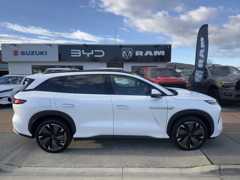 2026 BYD Sealion 8 Premium AWD image 3
