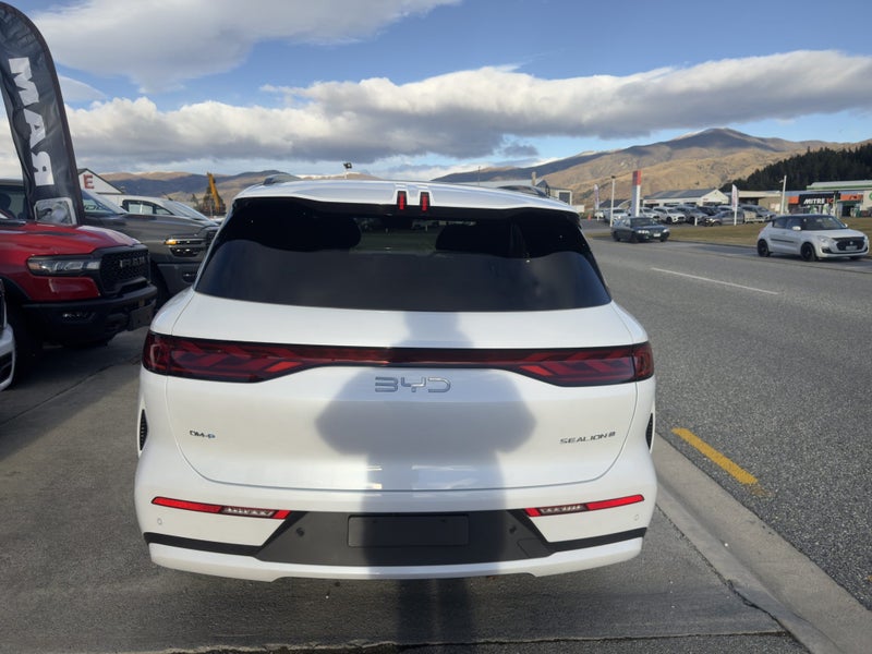 2026 BYD Sealion 8 Premium AWD image 5