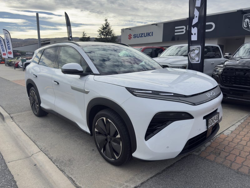 2026 BYD Sealion 8 Premium AWD image 2