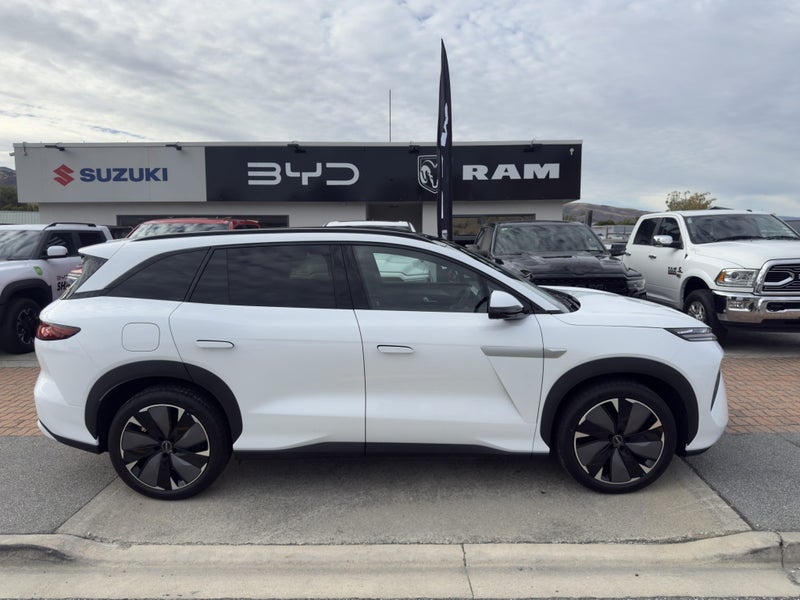 2026 BYD Sealion 8 Premium AWD image 3