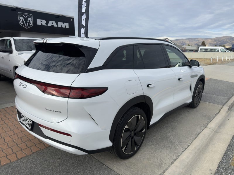 2026 BYD Sealion 8 Premium AWD image 4