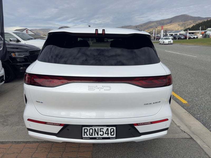 2026 BYD Sealion 8 Premium AWD image 5