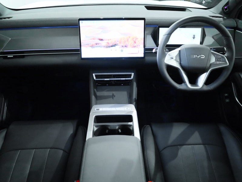 2026 BYD Sealion 8 Premium AWD PHEV image 3