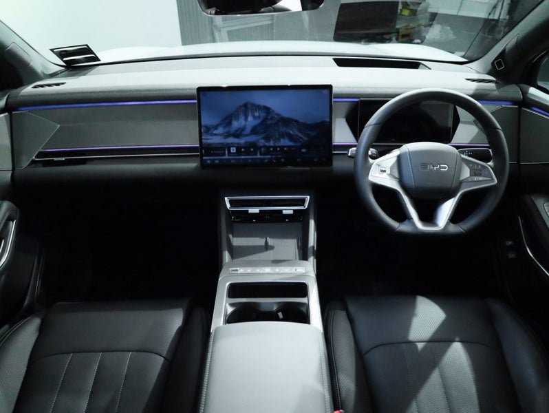 2026 BYD Sealion 8 Premium AWD PHEV image 3