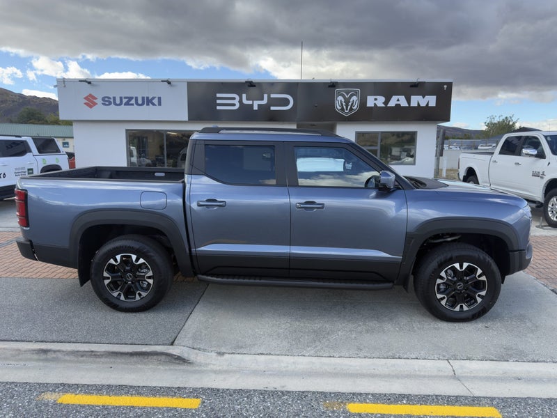 2026 BYD Shark 6 Premium PHEV AWD image 3