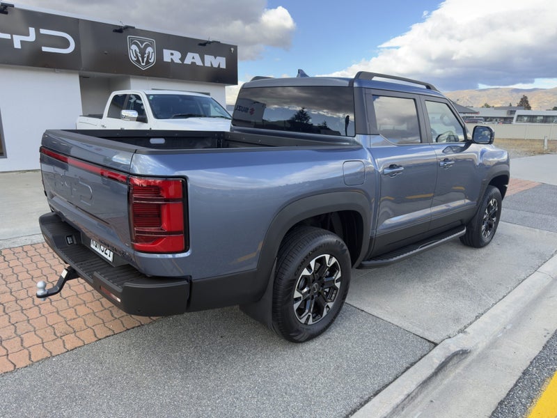 2026 BYD Shark 6 Premium PHEV AWD image 4