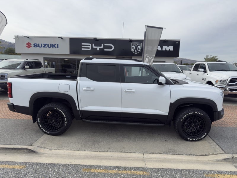 2026 BYD Shark 6 Premium PHEV AWD image 3