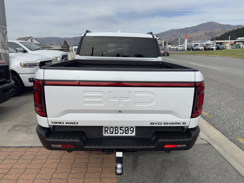 2026 BYD Shark 6 Premium PHEV AWD image 5