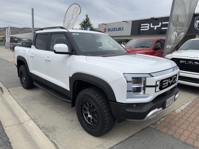 2026 BYD Shark 6 Premium PHEV AWD image 2