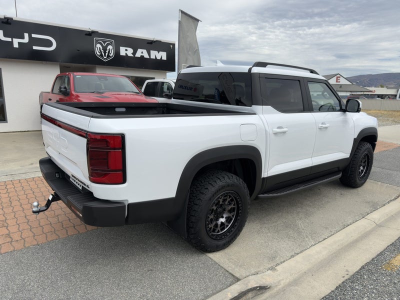 2026 BYD Shark 6 Premium PHEV AWD image 4