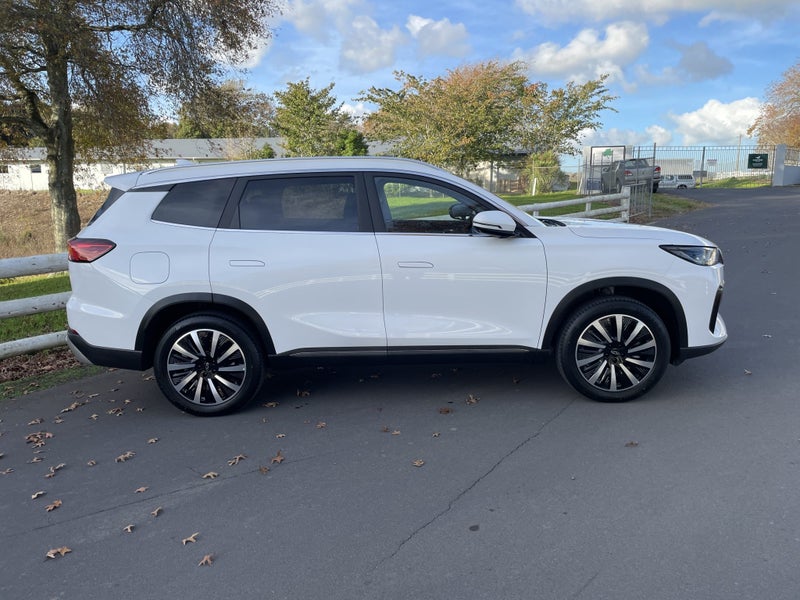 2026 Chery Tiggo 8 1.5T Ultimate Hybrid 2WD image 3