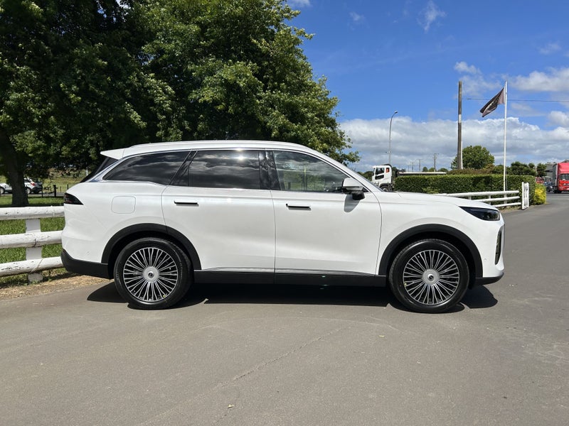 2026 Chery Tiggo 9 1.5T Ultimate Hybrid AWD image 3
