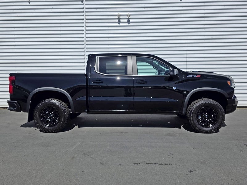2026 Chevrolet Silverado 1500 ZR2 image 3