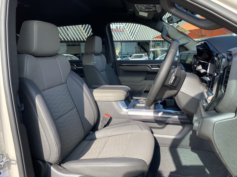 2026 Chevrolet Silverado 1500 ZR2 image 4