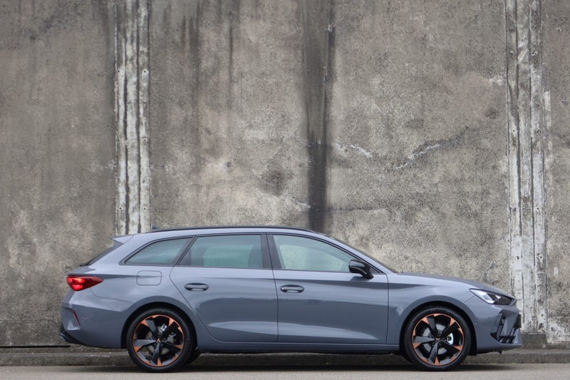 2026 Cupra Leon V Sportstourer image 2