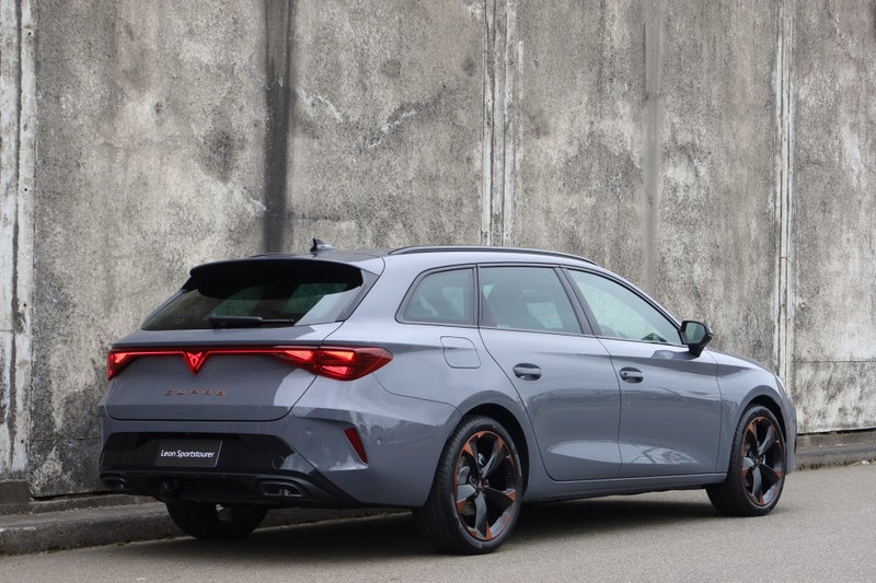 2026 Cupra Leon V Sportstourer image 3