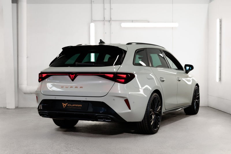 2026 Cupra Leon V Sportstourer Pantera Edtion image 2