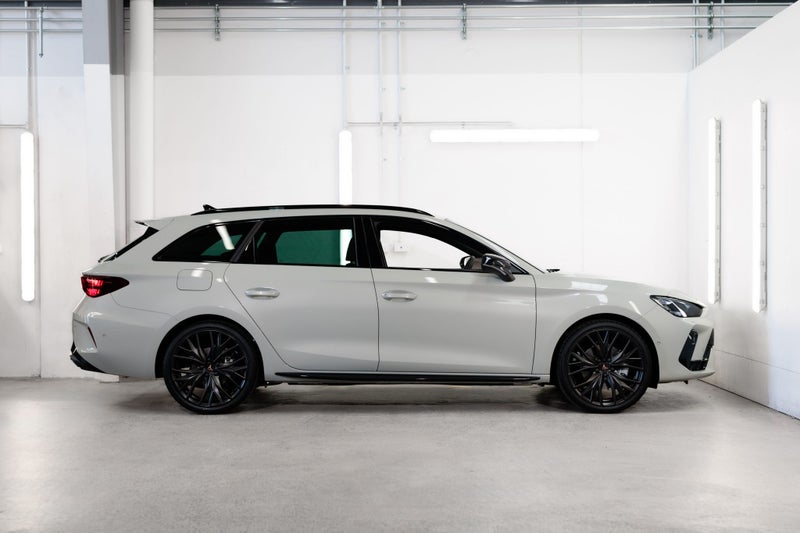 2026 Cupra Leon V Sportstourer Pantera Edtion image 4