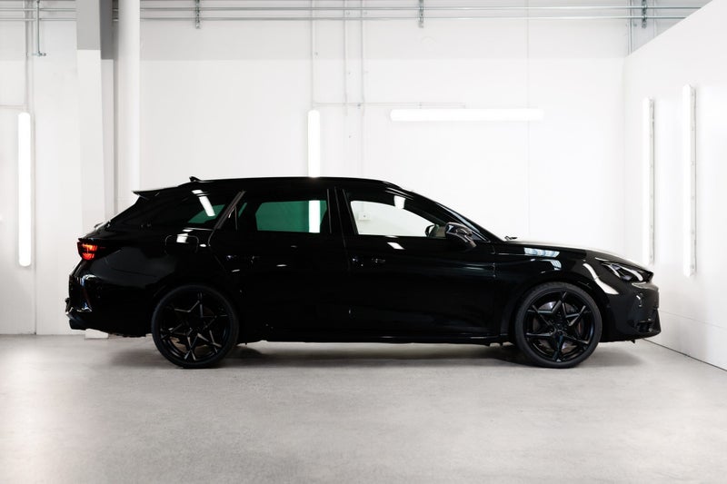 2026 Cupra Leon VZ Sportstourer image 3
