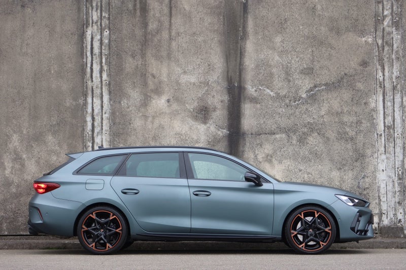 2026 Cupra Leon VZ Sportstourer image 2